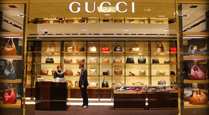 cera Persona a cargo dilema Primera tienda outlet de Gucci en España