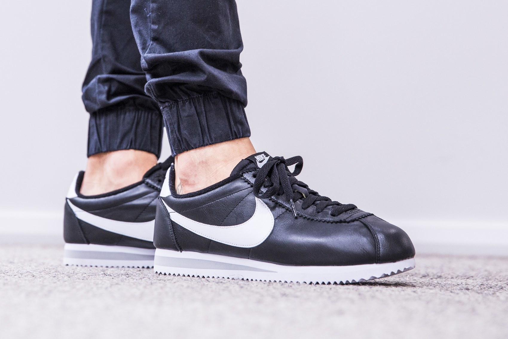 nike cortez leather black white